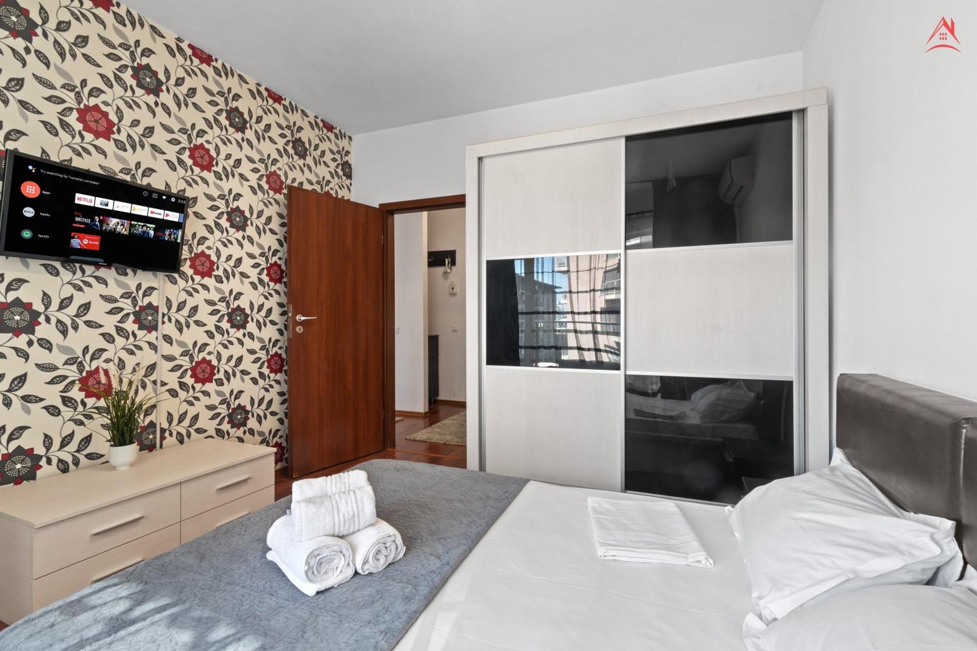 Dreamhouse Titan - Rasarit De Soare * Bukarest